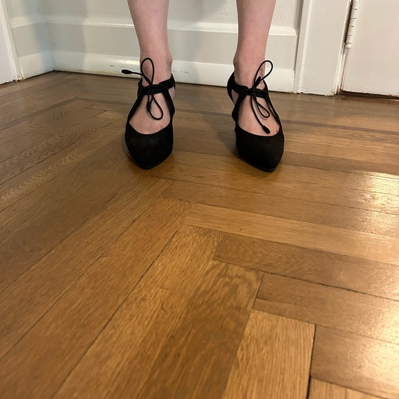 Vintage Stuart Weitzman black heels with tassel tie. Size 7.5m - Picture 2 of 7